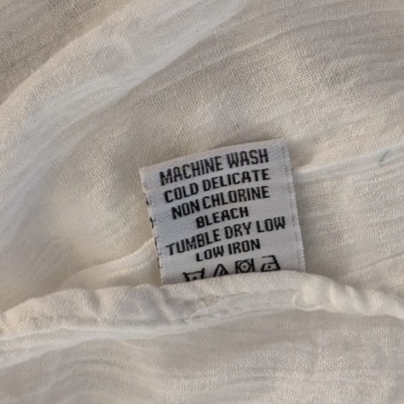 SOLD -- NWOT 🌸 SUBTLE LUXURY White Floral Eyelet Cotton Smocked Dress - Sm/Med - Picture 7 of 8